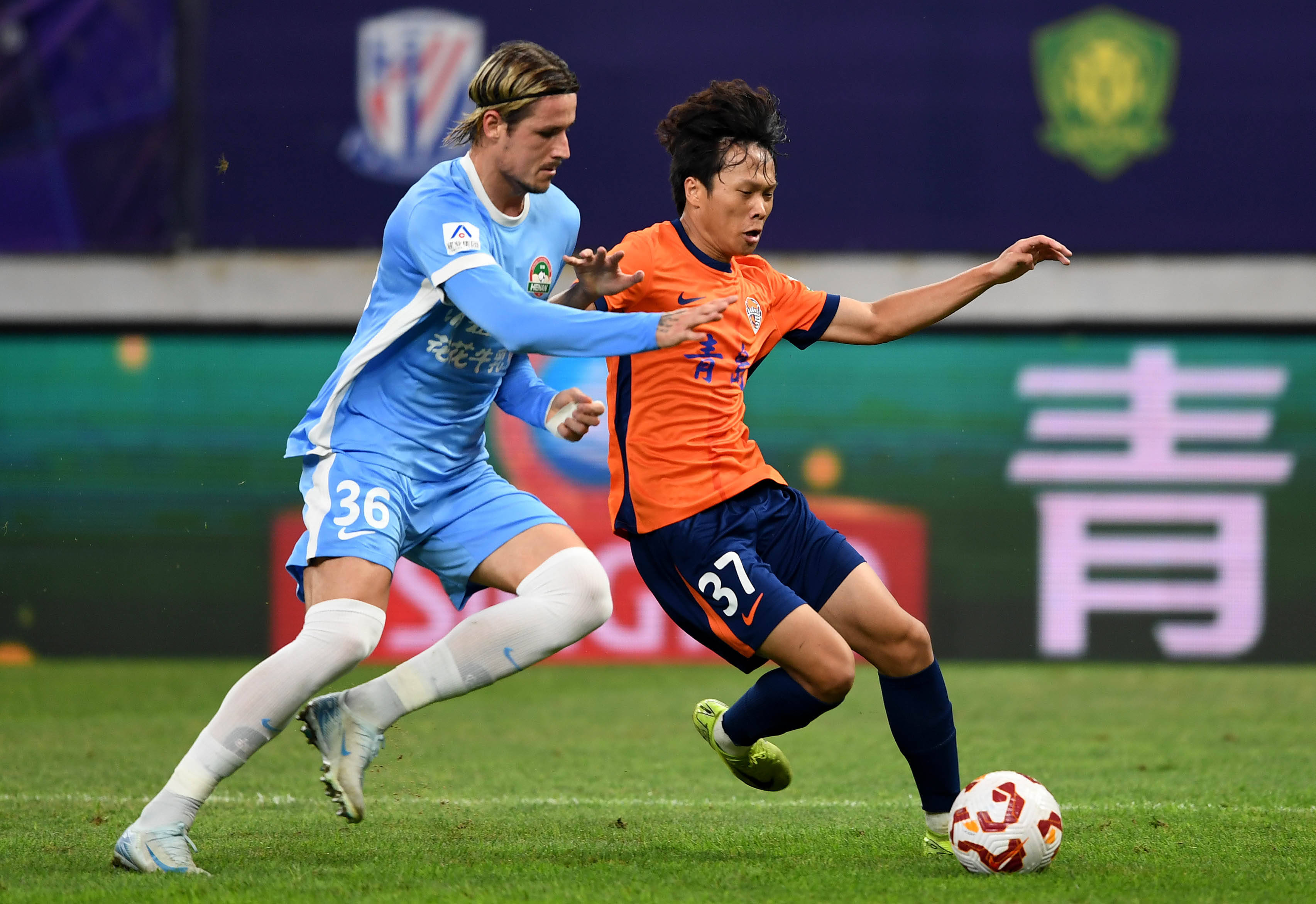 半场战报：海牛1-0三镇，兰克尔-泽补射得分（半场：海牛1-0领先三镇，兰克尔-泽补射破门）