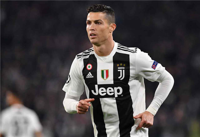 湖人浓眉哥篮下统治球队获胜（浓眉篮下称霸助湖人取胜）