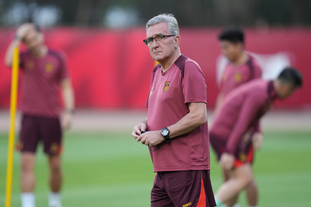 莱万传记：巴萨曾要求停止进球，不然需付给拜仁250万奖金（传记披露：巴萨曾劝莱万暂缓进球，否则将向拜仁支付250万奖金）