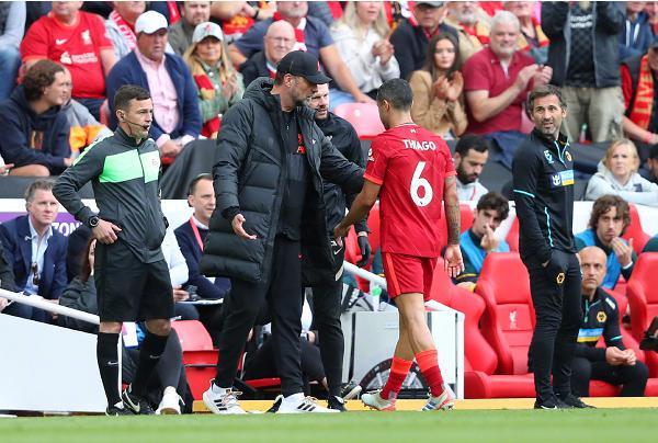 足球中超前锋获月最佳，进球效率惊人（中超锋霸当选月度最佳，破门效率爆表）