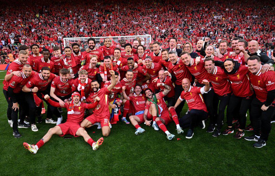 为何近期首发阵容稳定？瓜迪奥拉打趣：我不想再被媒体批评了（近期首发未变，瓜迪奥拉笑称：不想再挨媒体批评）