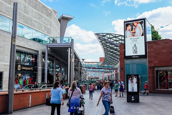 TA：埃切韦里倾向于租借加盟英超俱乐部；德甲球队也有意尼潘（TA：埃切韦里更倾向以租借形式加盟英超；德甲多队有意尼潘）